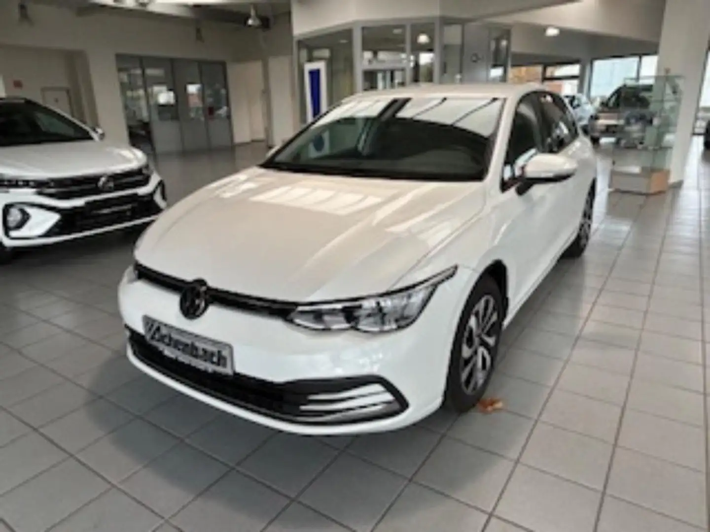 Volkswagen Golf VIII Active 1.5 TSI,LED,Keyless Bluetooth Weiß - 2