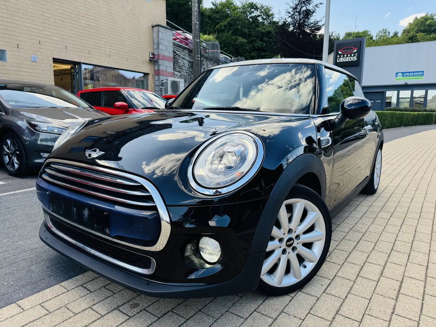MINI Cooper D Mini 1.5 D Cooper Zwart - 1