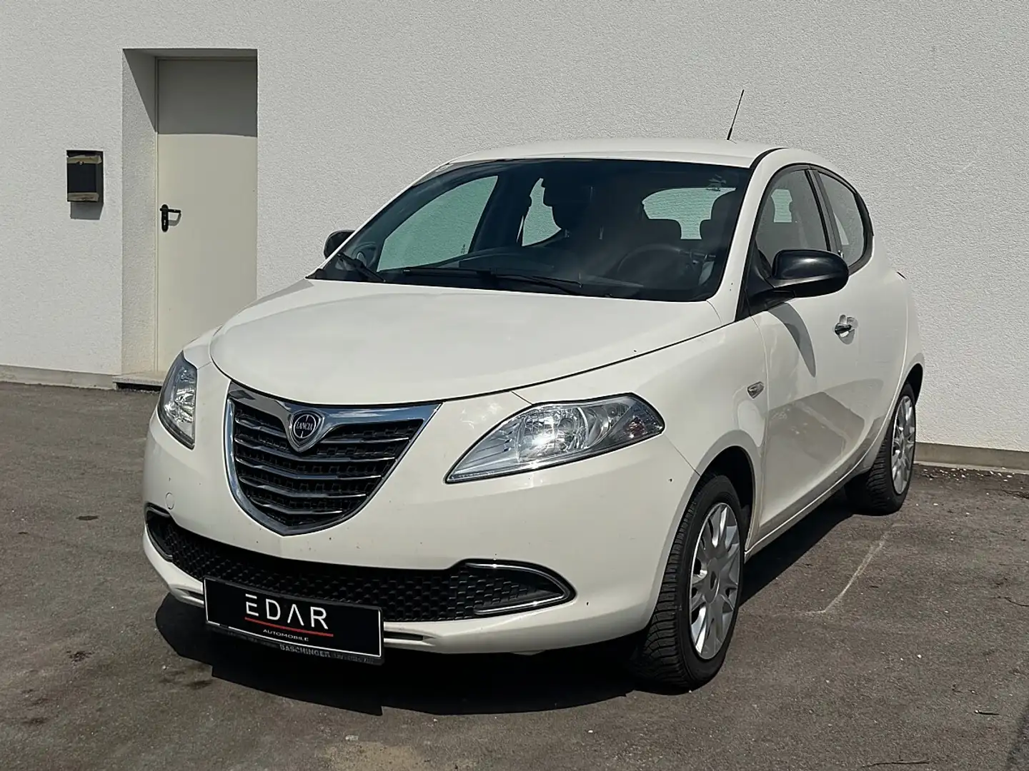 Lancia Ypsilon 1.2 Benziner *Parksensor*Navi* Weiß - 2