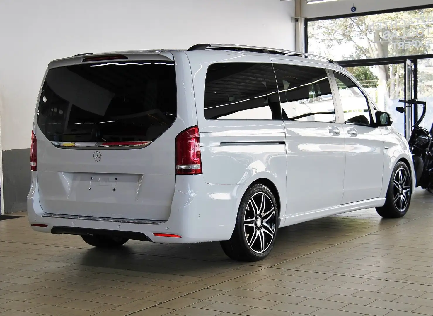 Mercedes-Benz V 250 V250d LANG AMG VOLL 8.SiTZE*PANO*BURMESTER*LEDER Blanc - 2