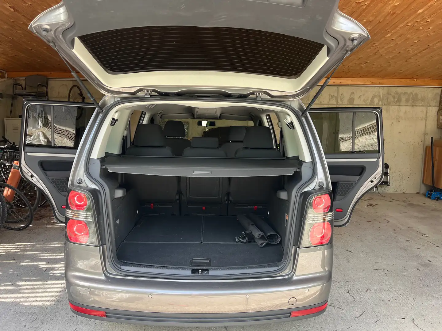 Volkswagen Touran Touran Trendline 1,9 TDI DPF Trendline Grau - 1