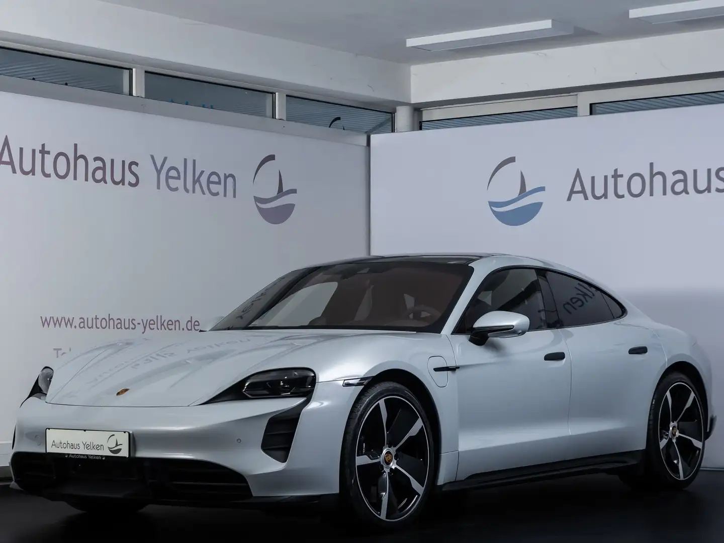 Porsche Taycan Turbo SPORTDESIGN*PANO*HUD*360*ACC*21" Grau - 2