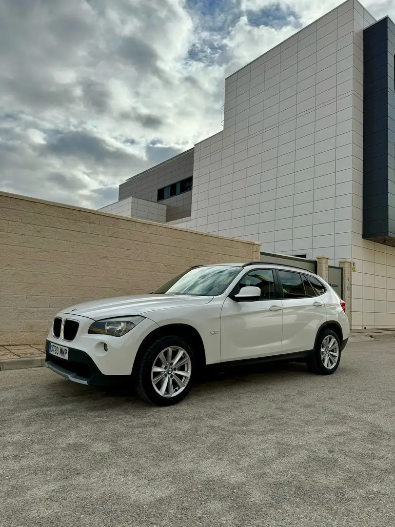 BMW X1 xDrive 18d Blanc - 1