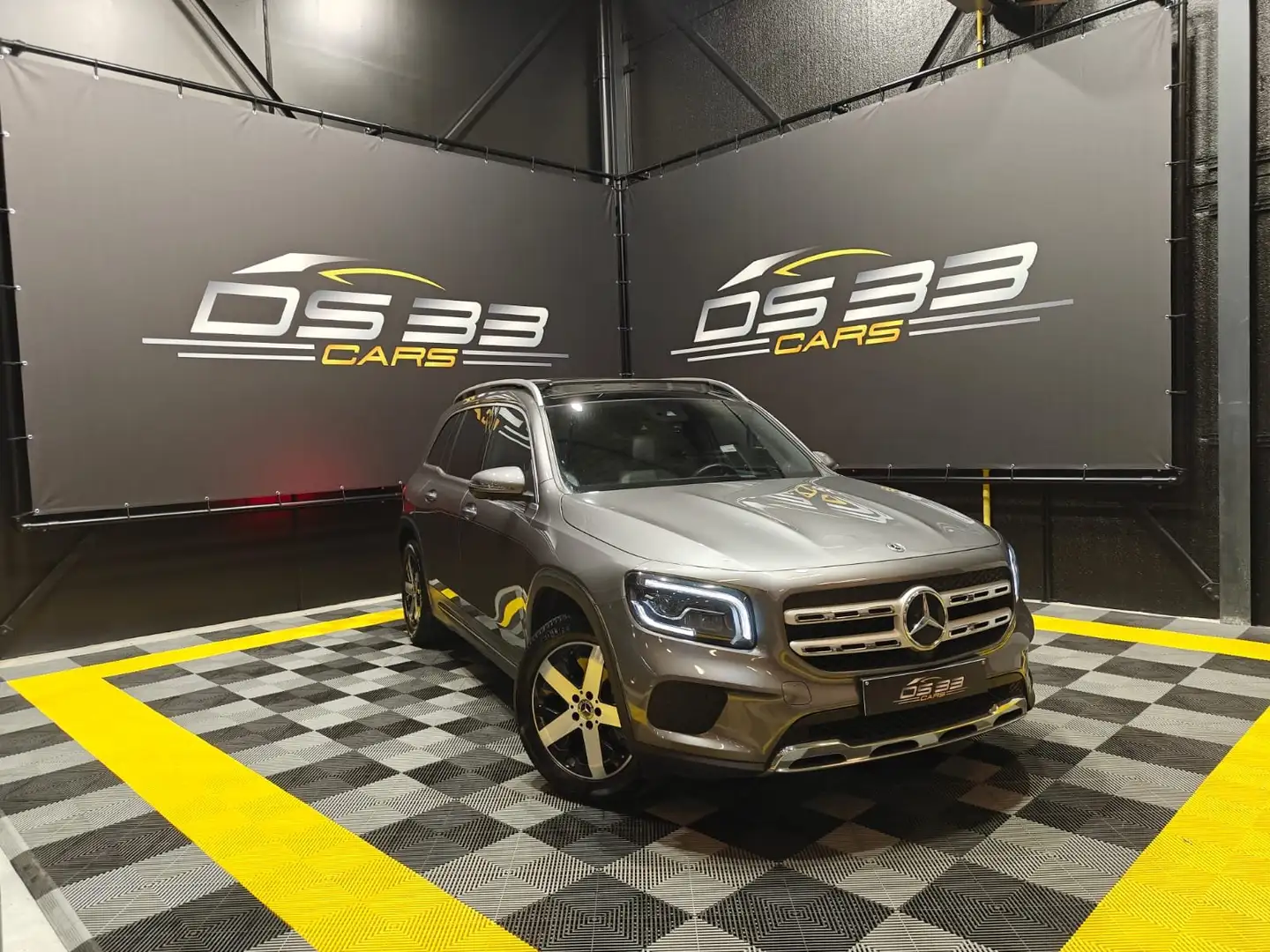 Mercedes-Benz GLB 180 GLB 180 d 7-zit/Pano/LEd/WarmLeder/Keyles/CAM/Ambi Gris - 1