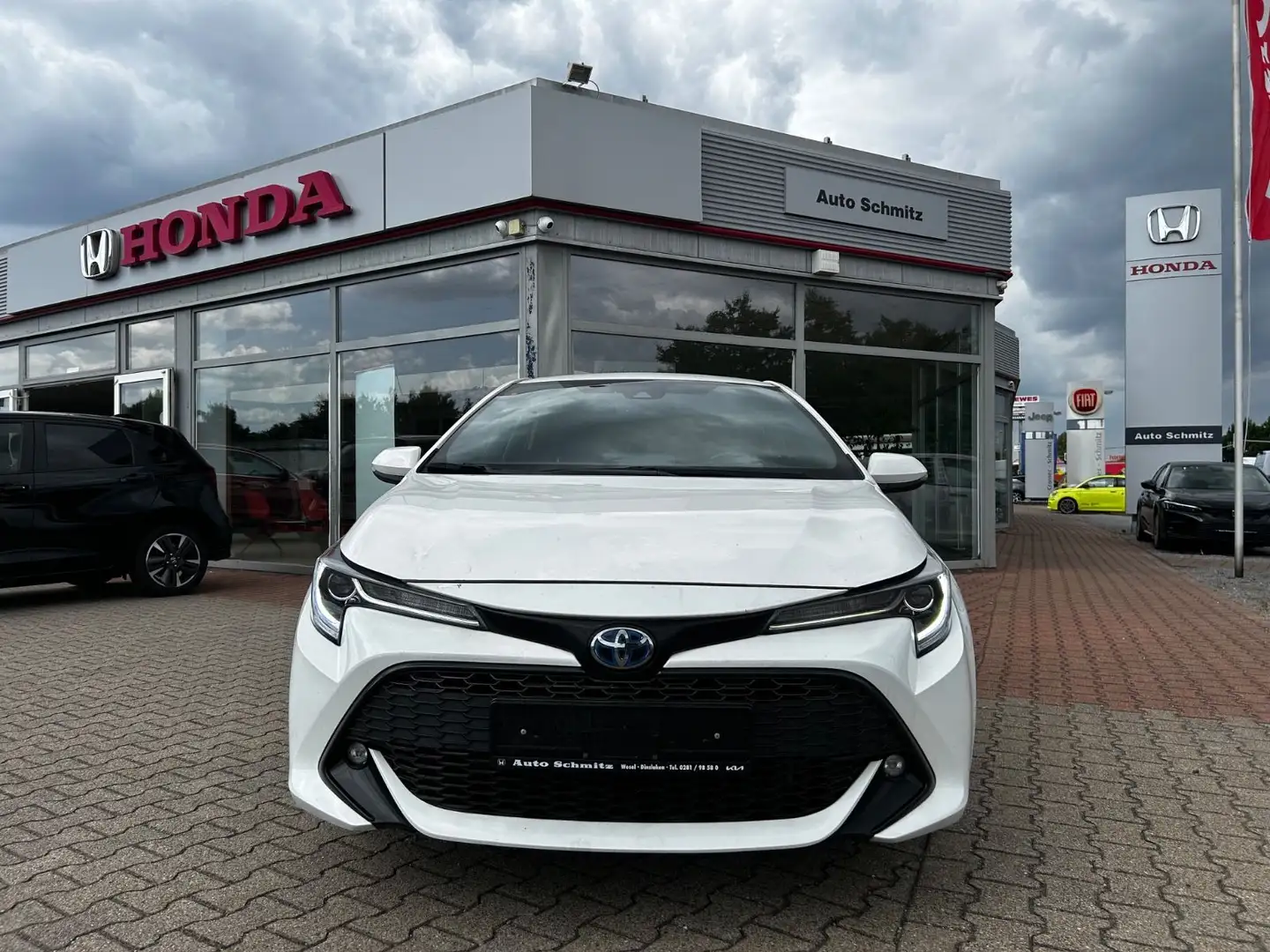 Toyota Corolla Hatchback Hybrid Comfort bijela - 2