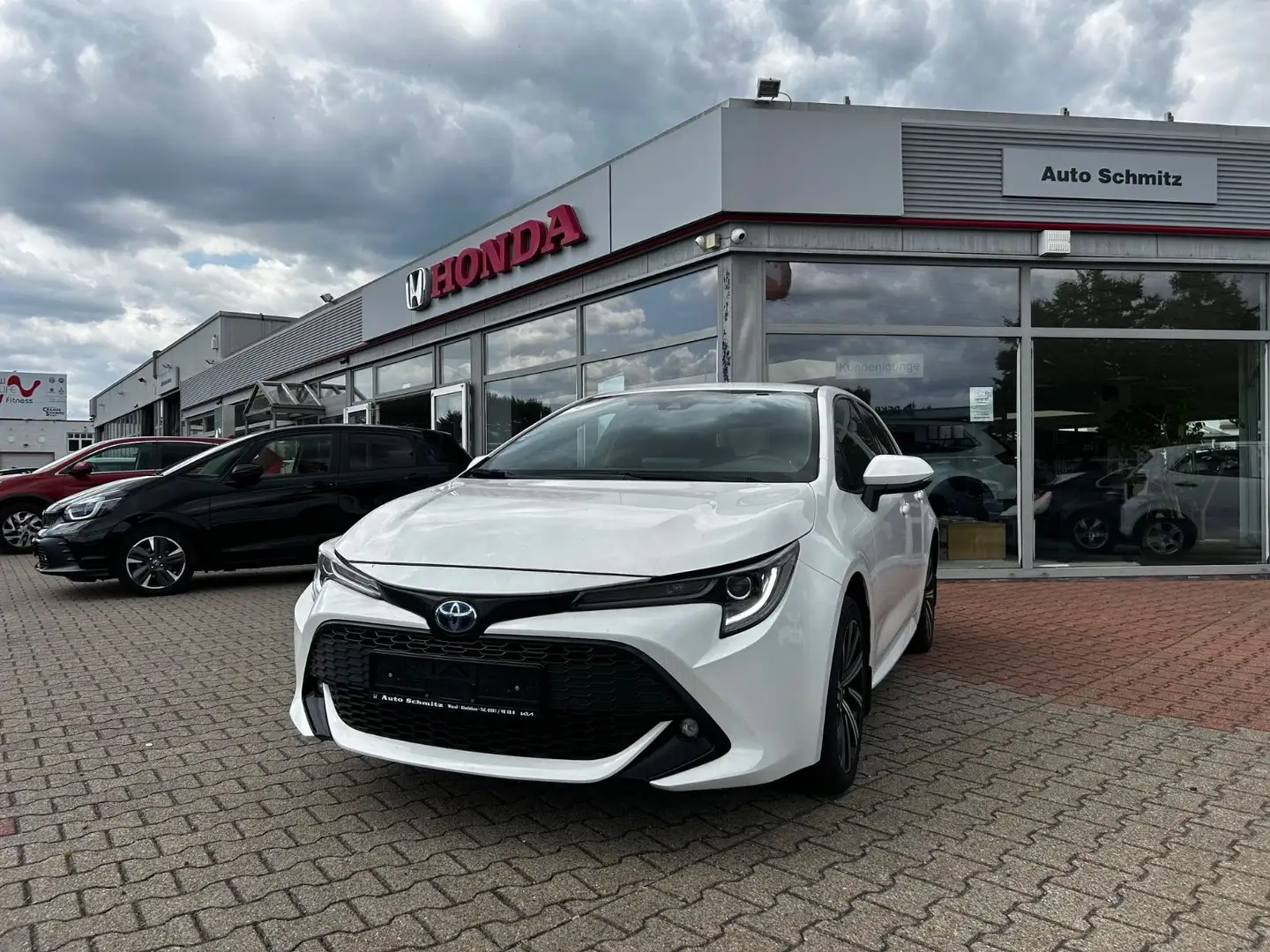Toyota Corolla Hatchback Hybrid Comfort bijela - 1