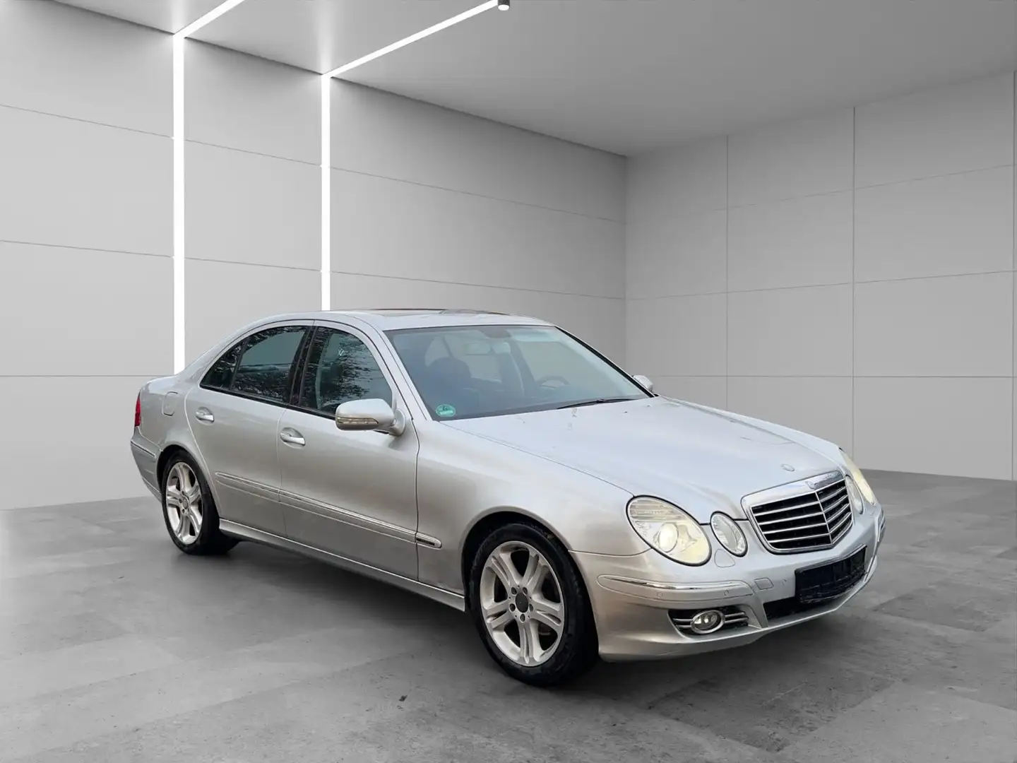 Mercedes-Benz E 200 CDI Avantgarde *LEDER*SHZ*XENON*KLIMA*NAVI Silber - 1
