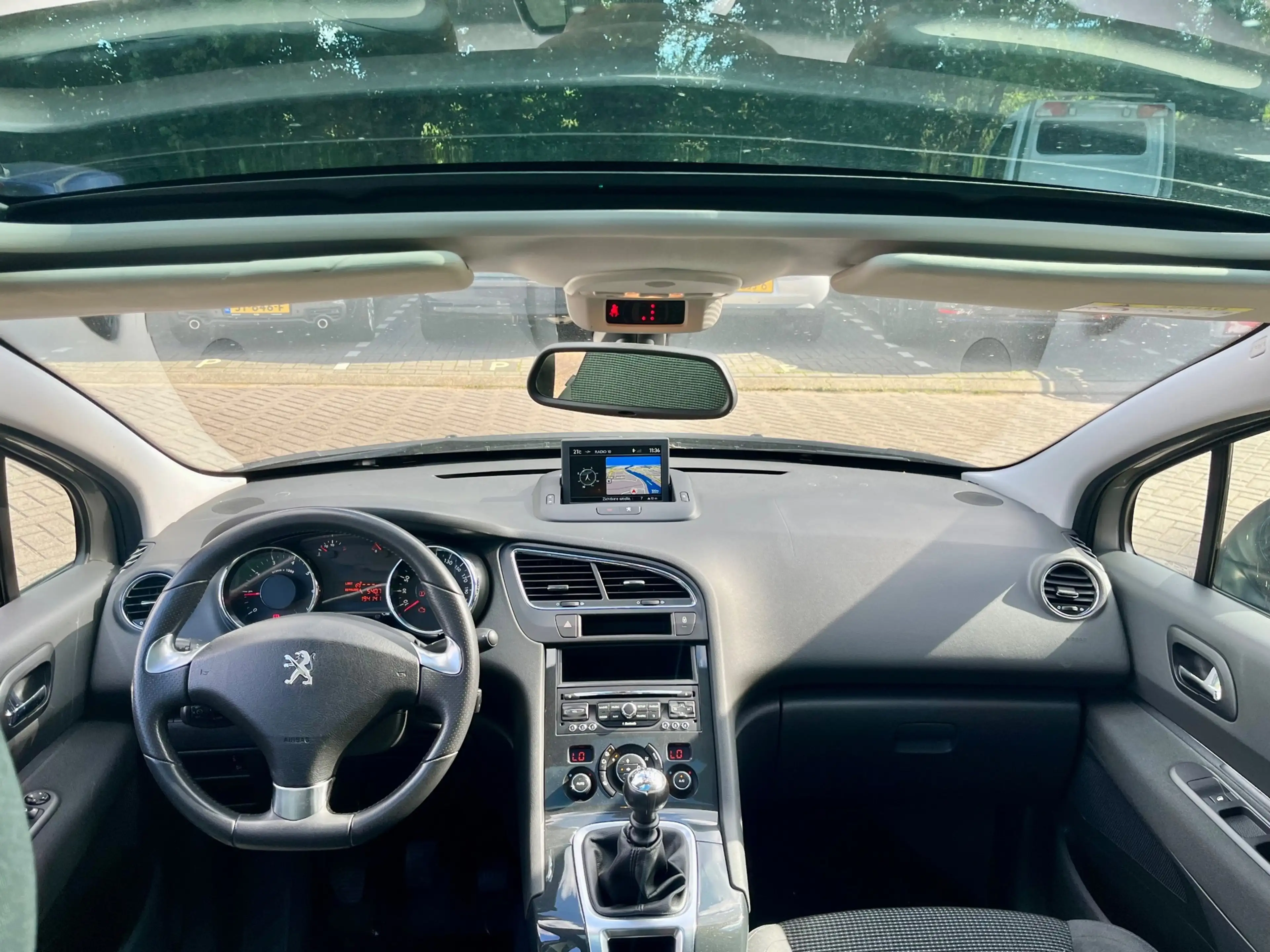 Peugeot 5008 1.2 PureTech Style 5p. — photo 11