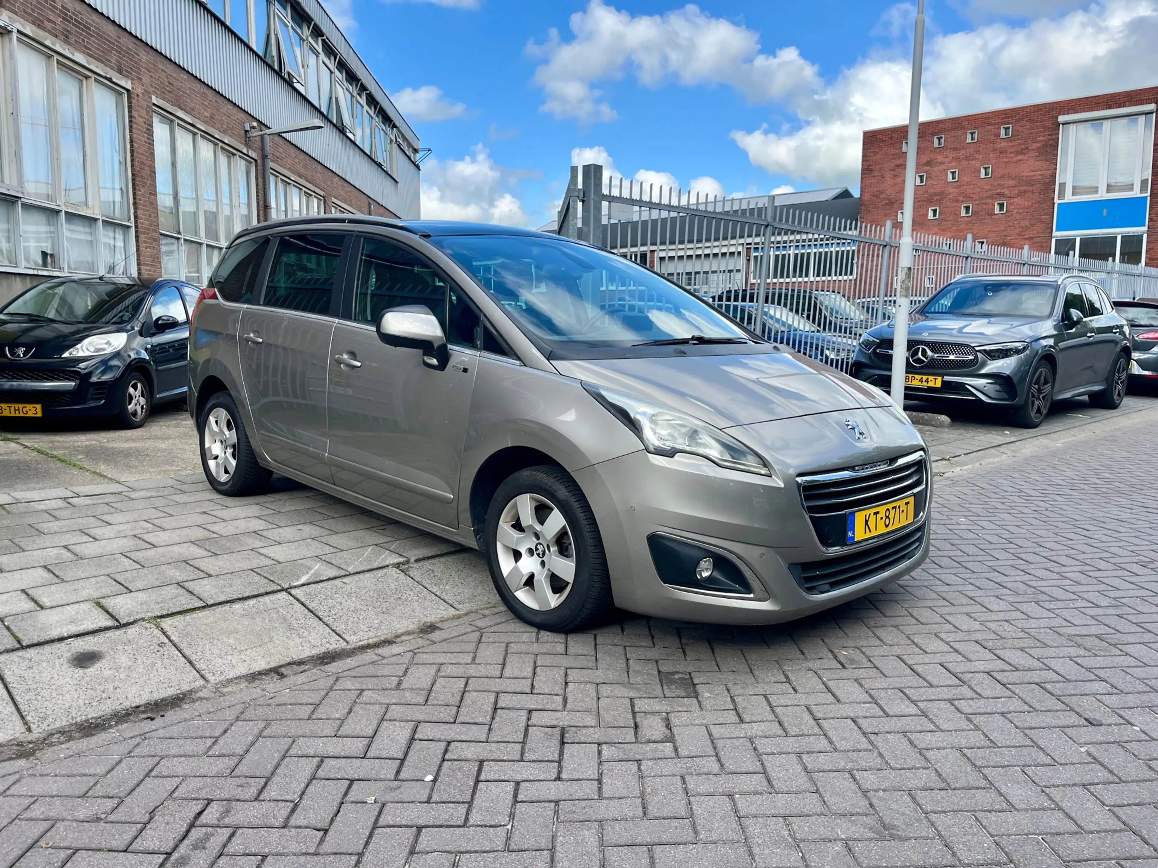 Peugeot 5008 1.2 PureTech Style 5p. — photo 7