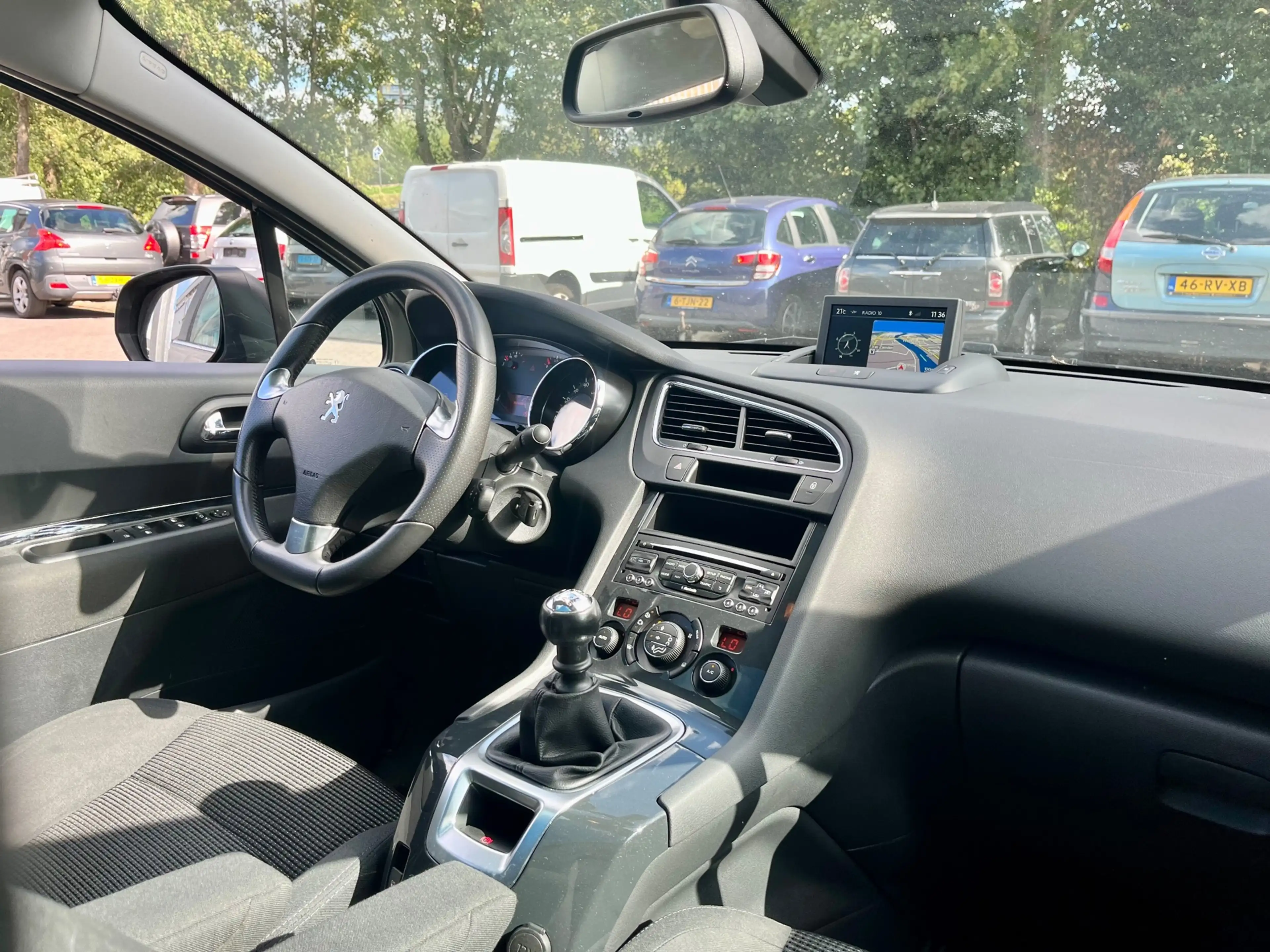 Peugeot 5008 1.2 PureTech Style 5p. — photo 12