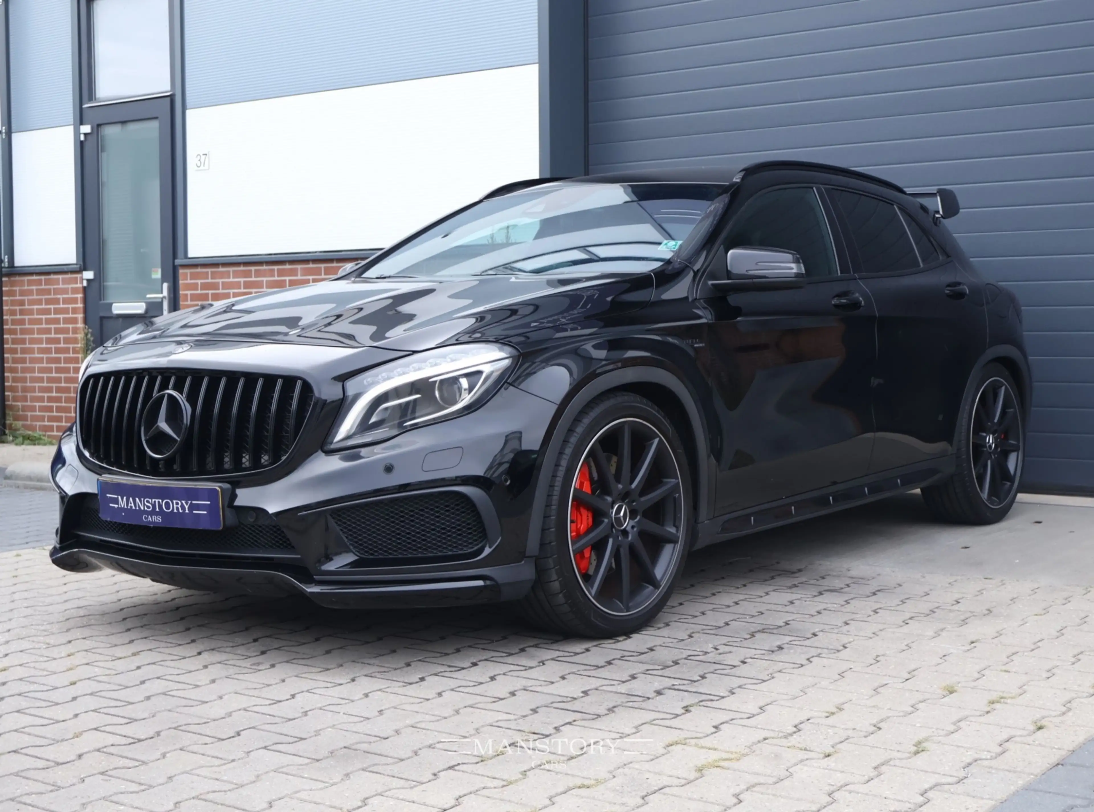Mercedes-Benz GLA 45 AMG 4MATIC — photo 11