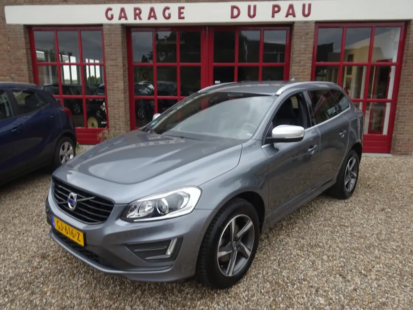 Volvo XC60 2.0 T5 FWD OC. RACE Grijs - 1