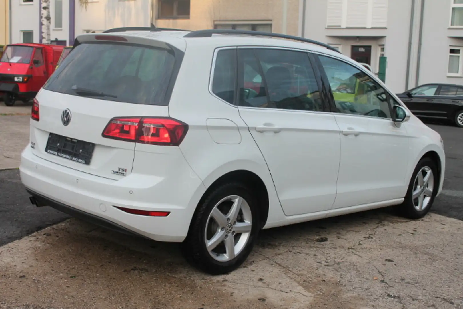 Volkswagen Golf Sportsvan Highline 1,4 TSi DSG NAVI Panodach 1.Hd Weiß - 2