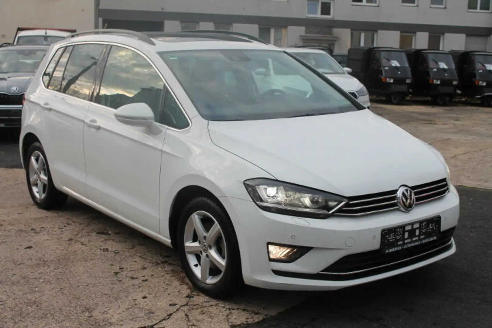 Volkswagen Golf Sportsvan Highline 1,4 TSi DSG NAVI Panodach 1.Hd Weiß - 1