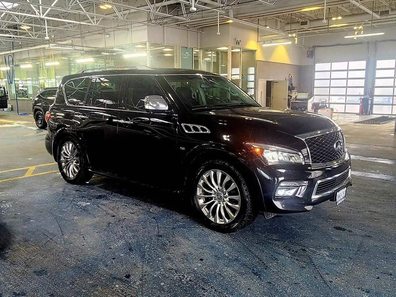 Infiniti QX80 снимка Infiniti QX80