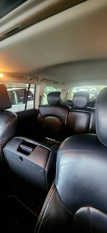 Infiniti QX80 снимка Infiniti QX80