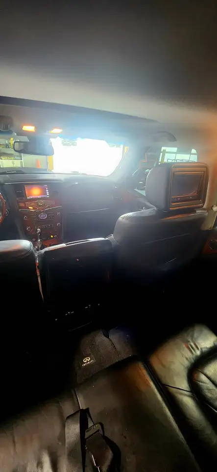 Infiniti QX80 снимка Infiniti QX80