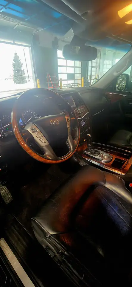 Infiniti QX80 снимка Infiniti QX80