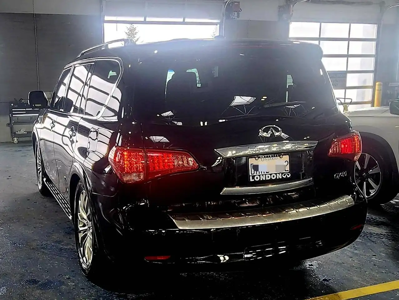 Infiniti QX80 снимка Infiniti QX80
