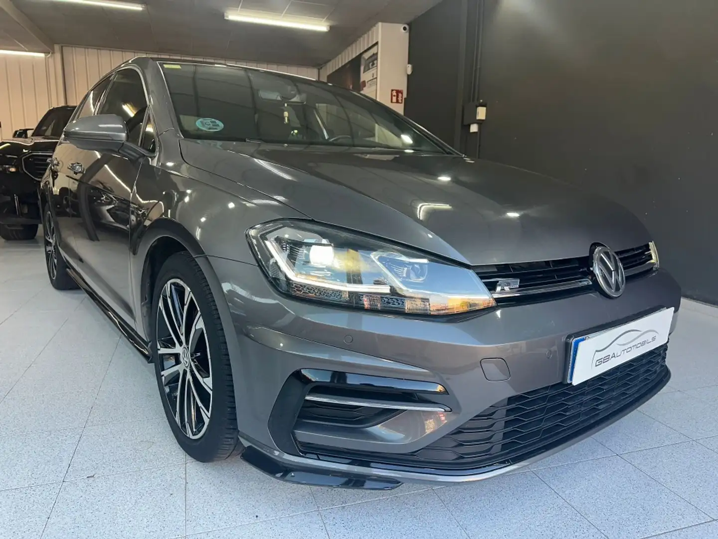 Volkswagen Golf 1.5 TSI Evo R-Line 110kW Gris - 1