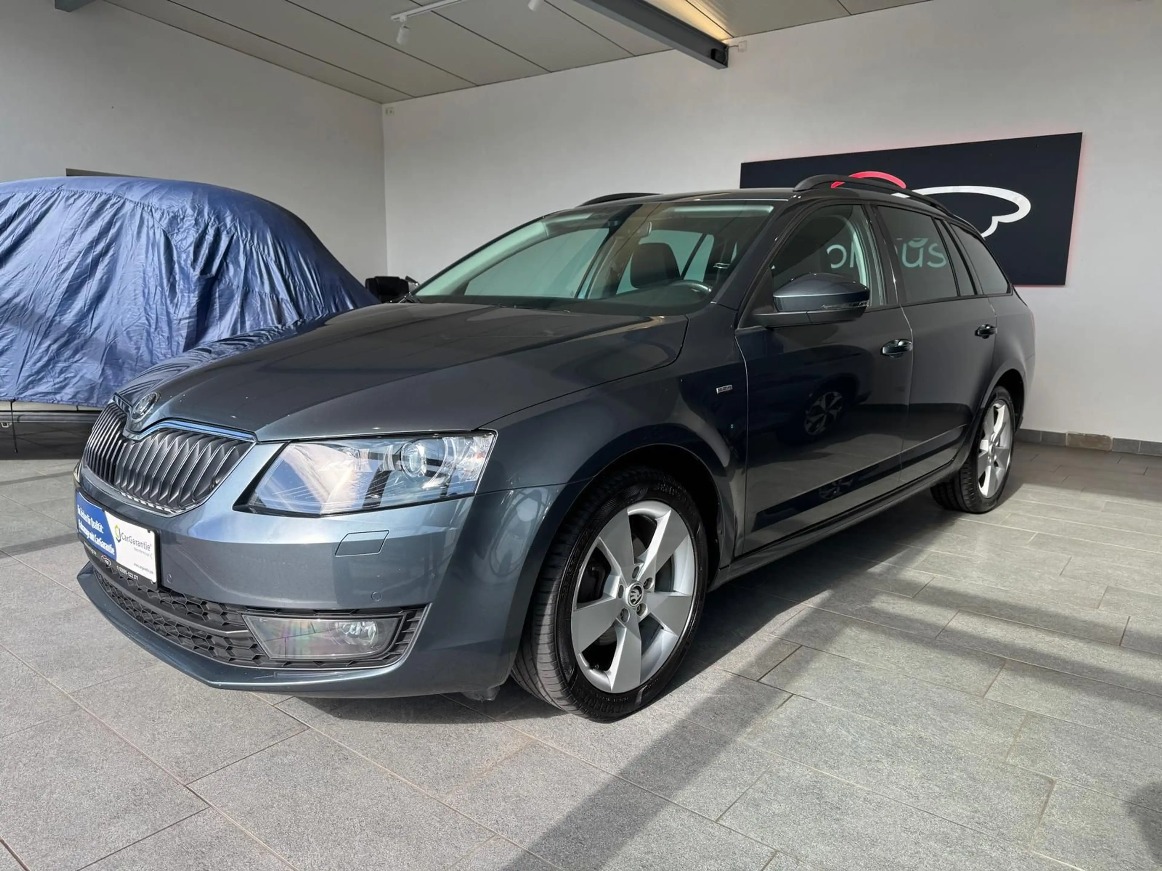 Skoda Octavia 2.0 TDI Joy Navi Xenon DAB SHZ — photo 4