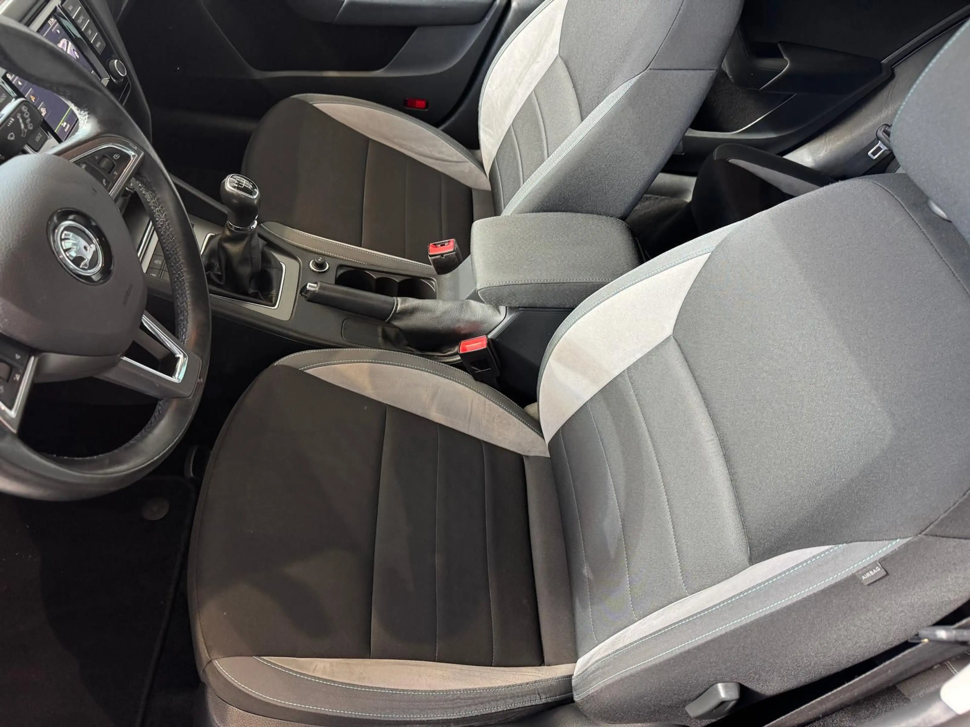 Skoda Octavia 2.0 TDI Joy Navi Xenon DAB SHZ — photo 11