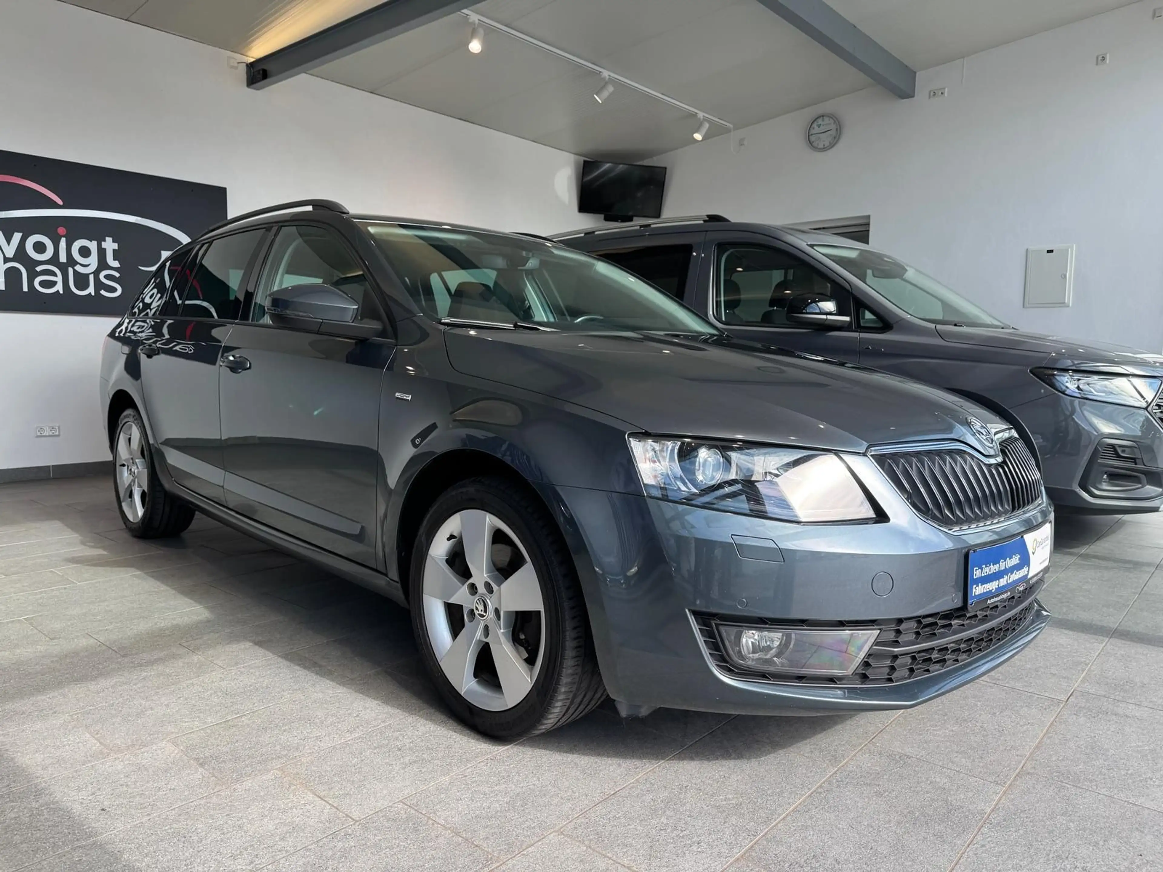 Skoda Octavia 2.0 TDI Joy Navi Xenon DAB SHZ — photo 2