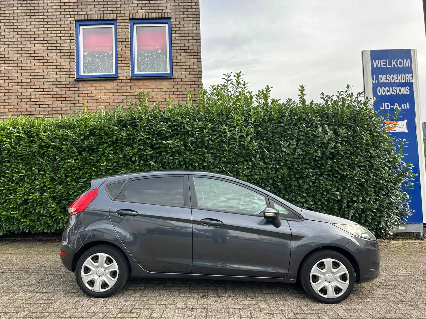 Ford Fiesta 1.4 Airco, Elec.Pakket, Aux, Pdc!!!! Grau - 2