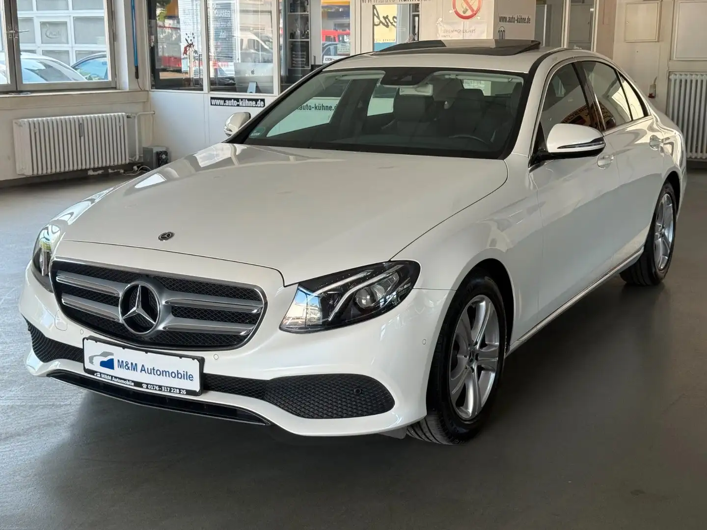 Mercedes-Benz E 200 E -Klasse Lim Avantgarde*Leder*Schiebedach White - 2