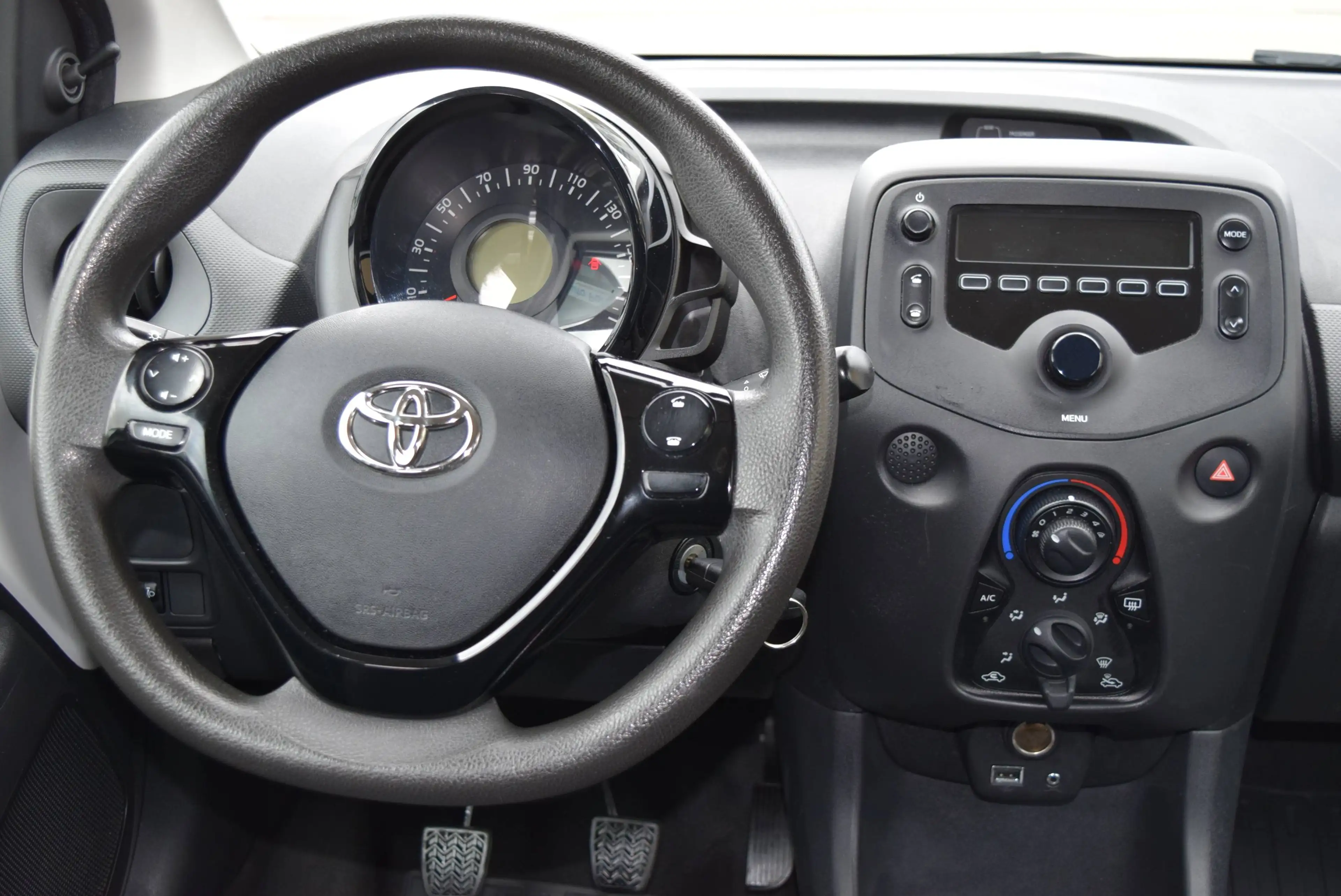 Toyota Aygo x KLimaanlage 5Türig DAB-Radio — photo 14