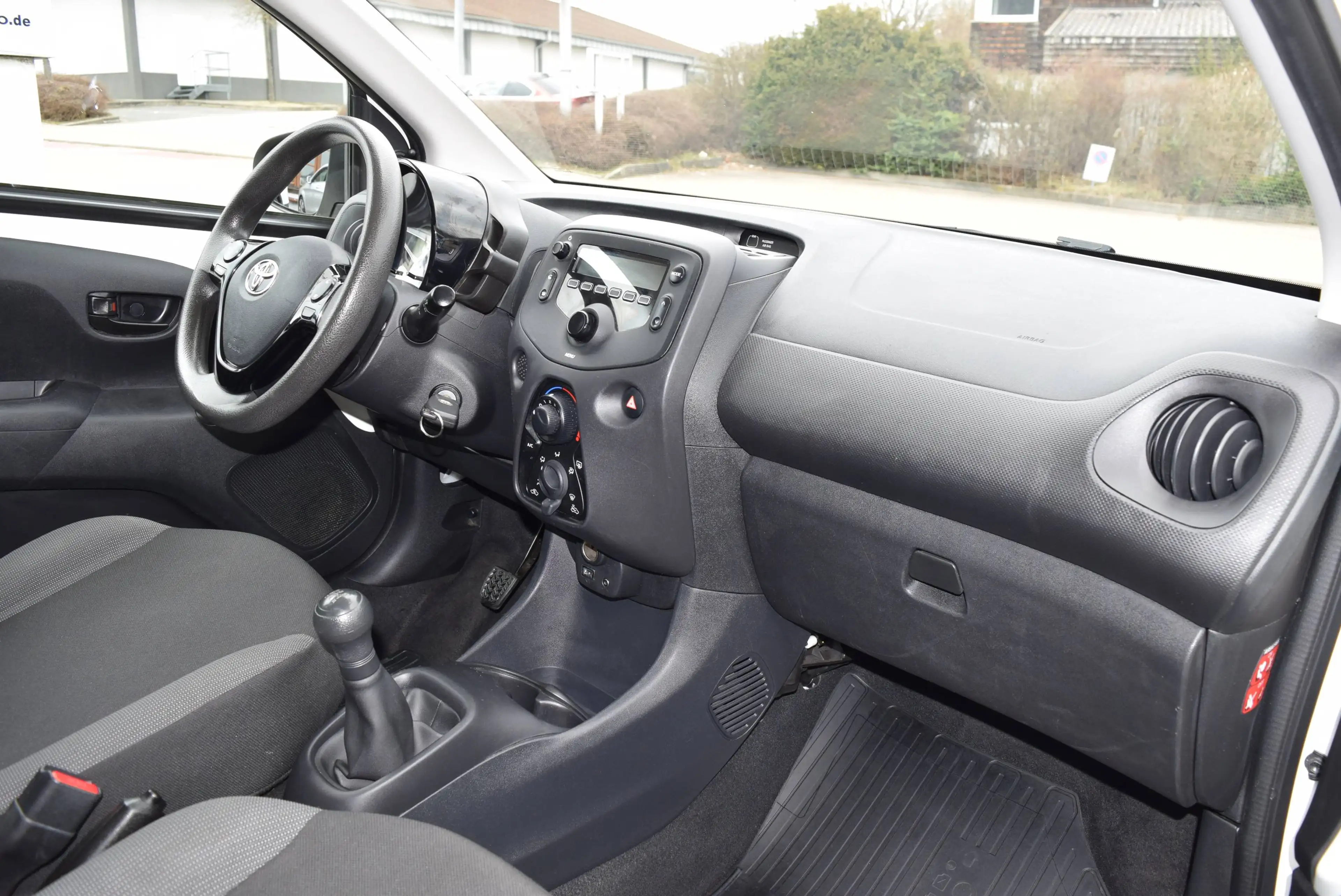 Toyota Aygo x KLimaanlage 5Türig DAB-Radio — photo 16