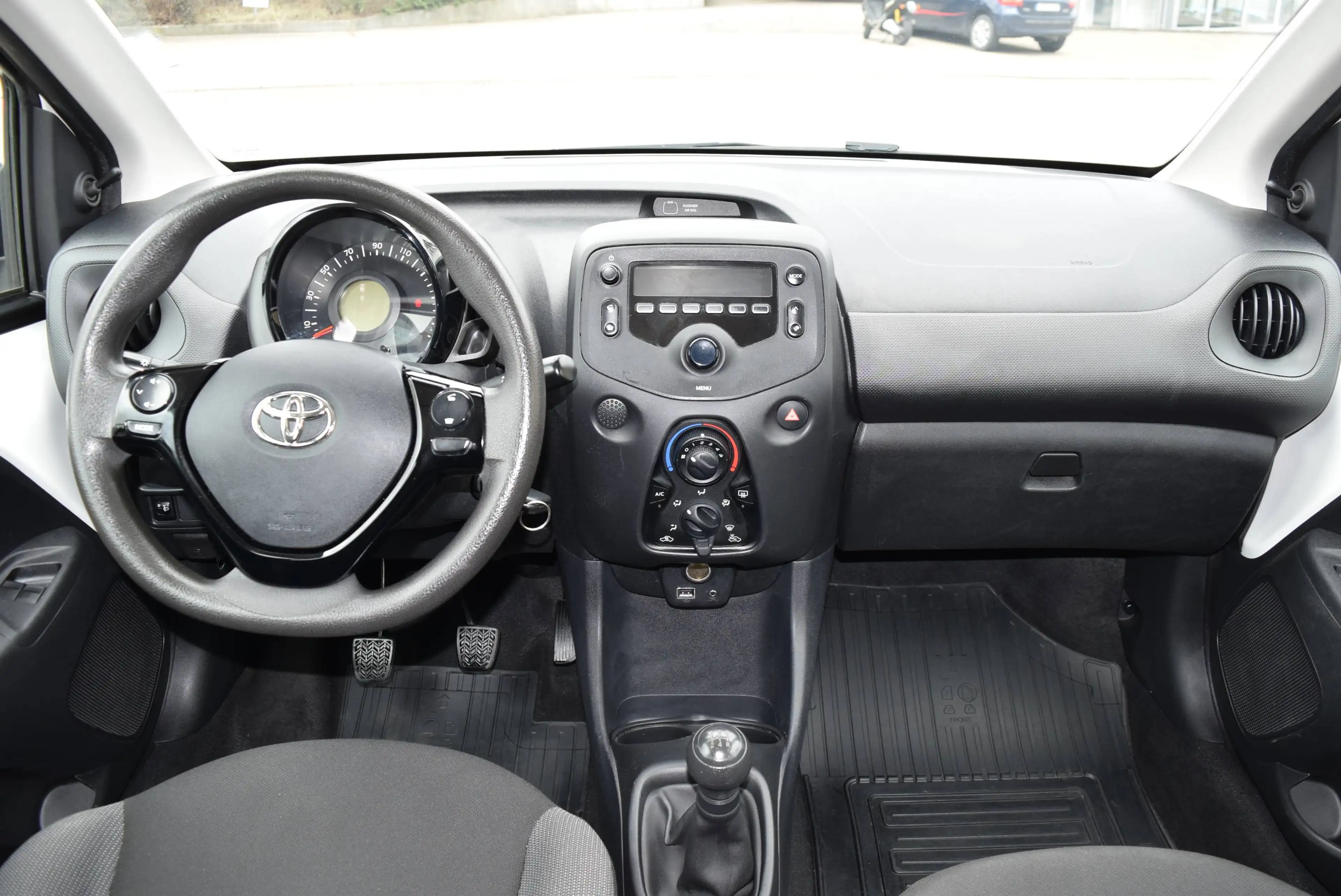 Toyota Aygo x KLimaanlage 5Türig DAB-Radio — photo 15