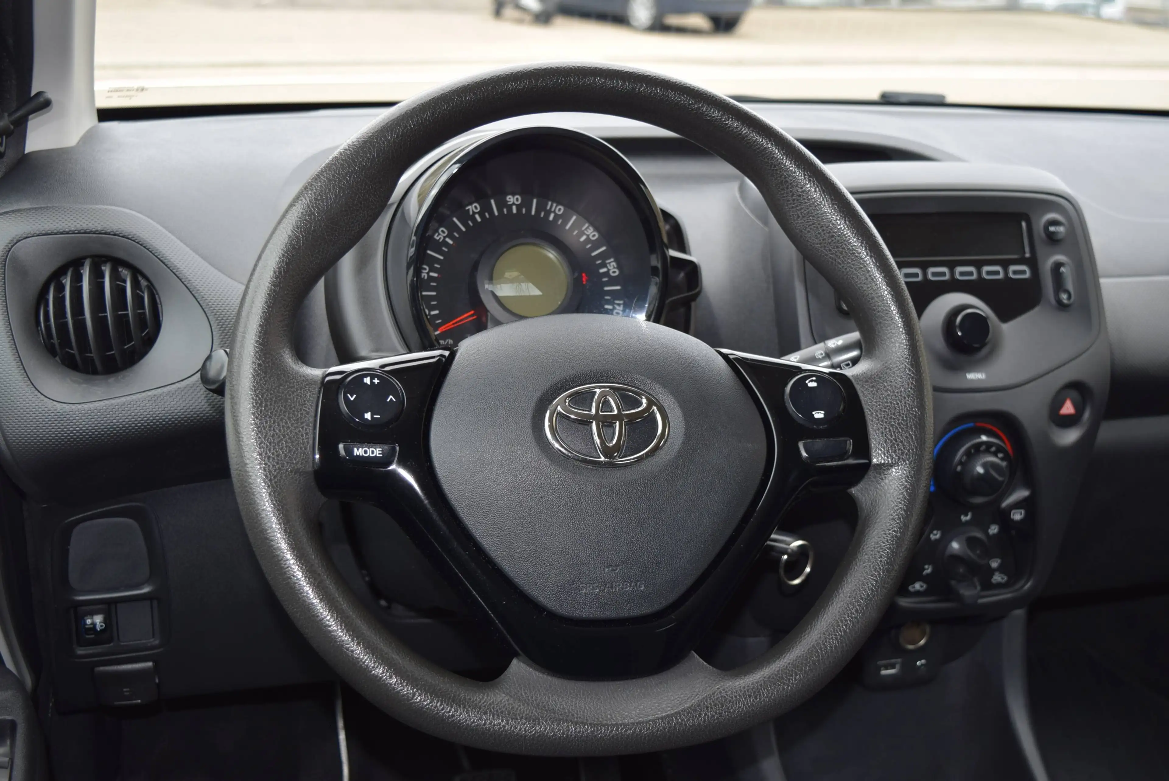 Toyota Aygo x KLimaanlage 5Türig DAB-Radio — photo 13