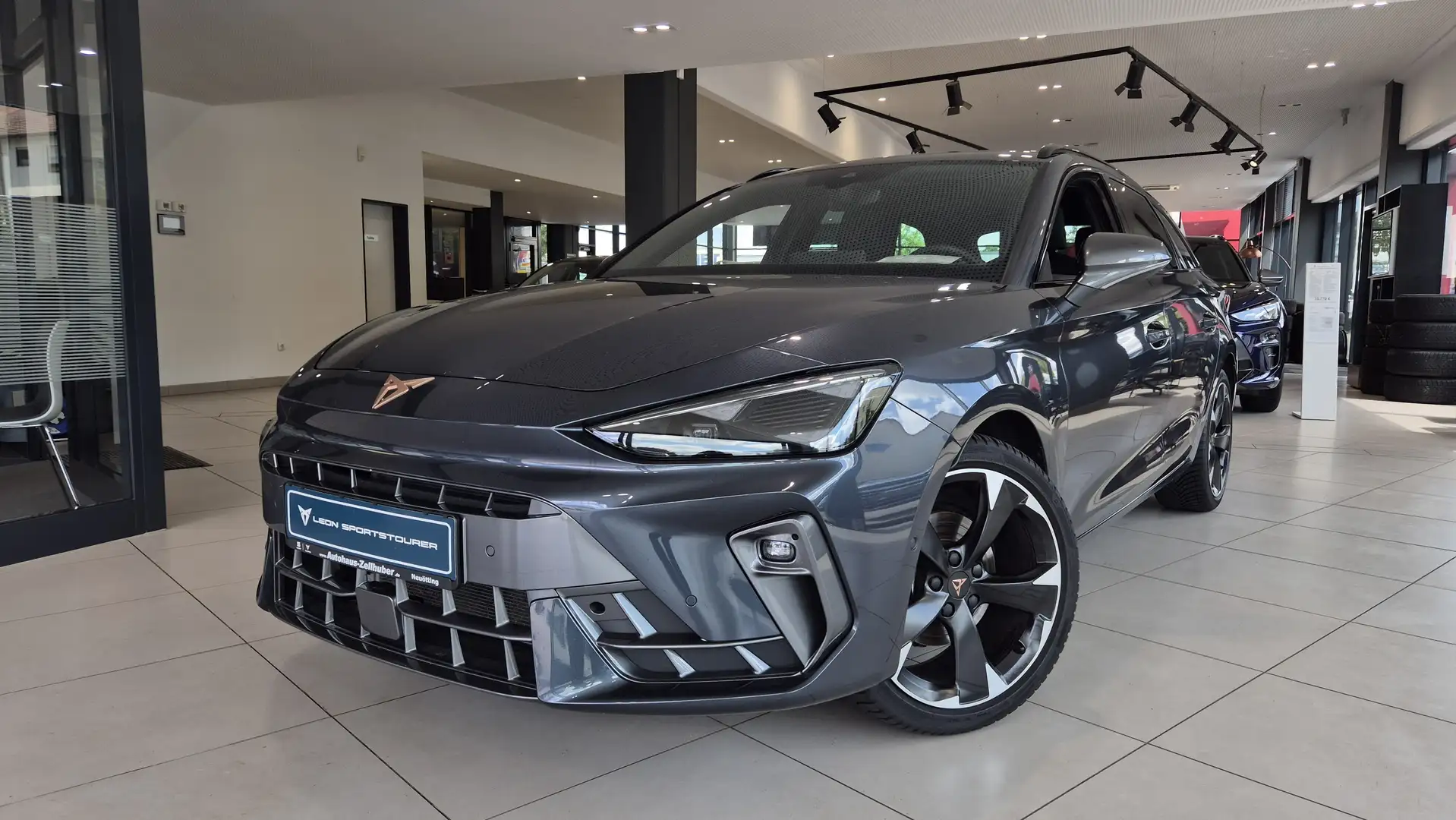 CUPRA Leon ST 1.5eTSI DSG *ACC*el.Heck*Shz* Grau - 2