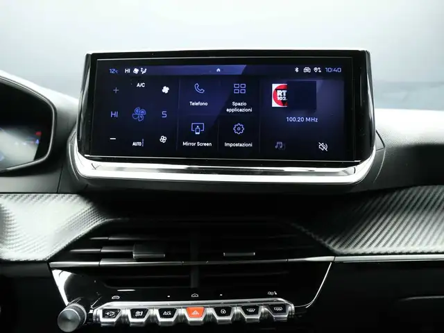 Peugeot 208 view 11