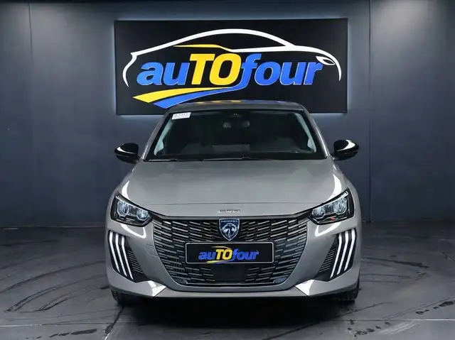 Peugeot 208 view 2
