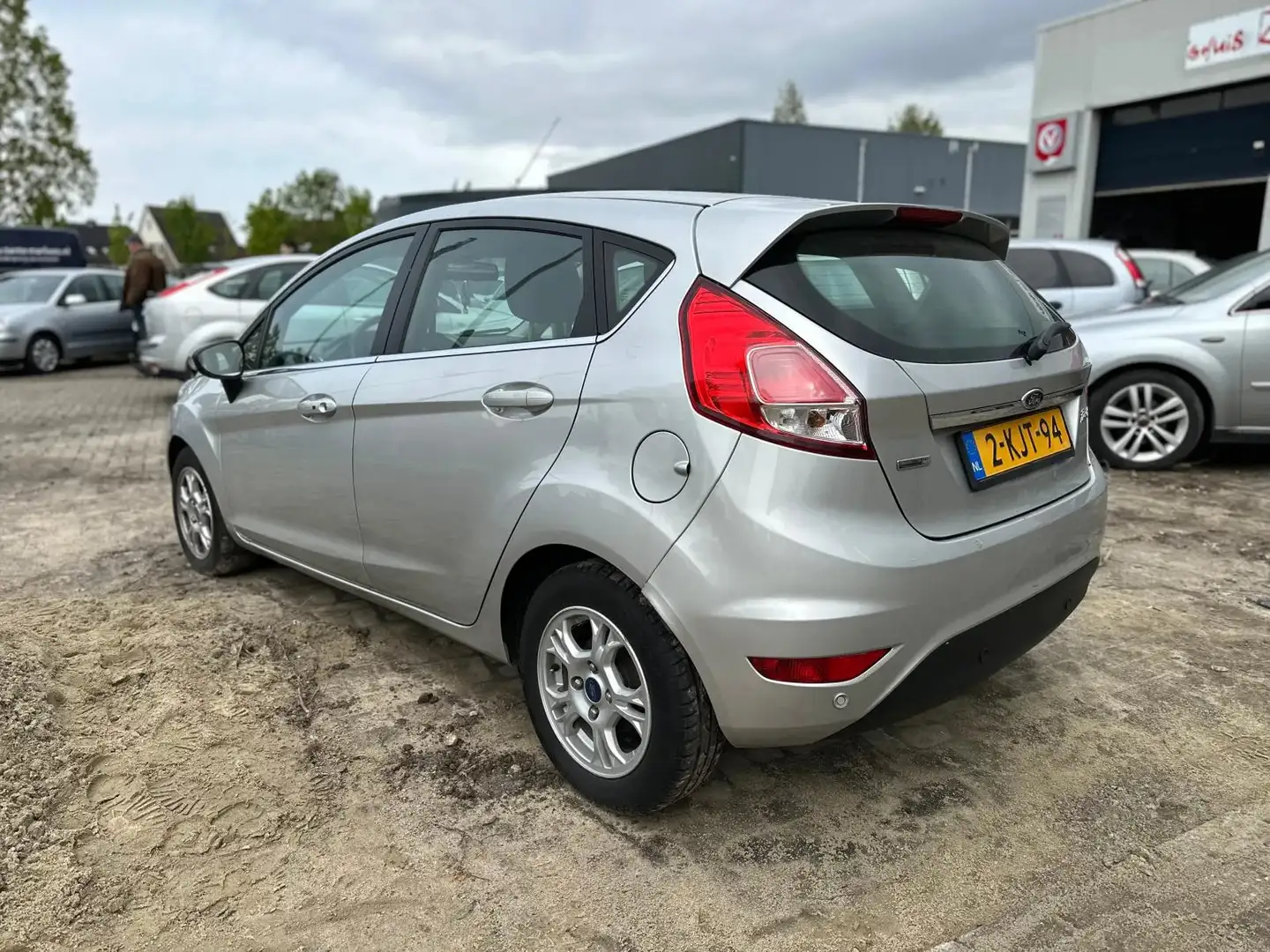 Ford Fiesta 1.6 TDCi Titanium Grijs - 2