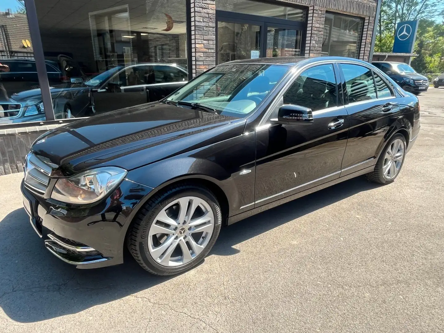 Mercedes-Benz C 180 Avantgarde/Autom/Comand/AHK/PDC/Navi/SpiPa Schwarz - 2