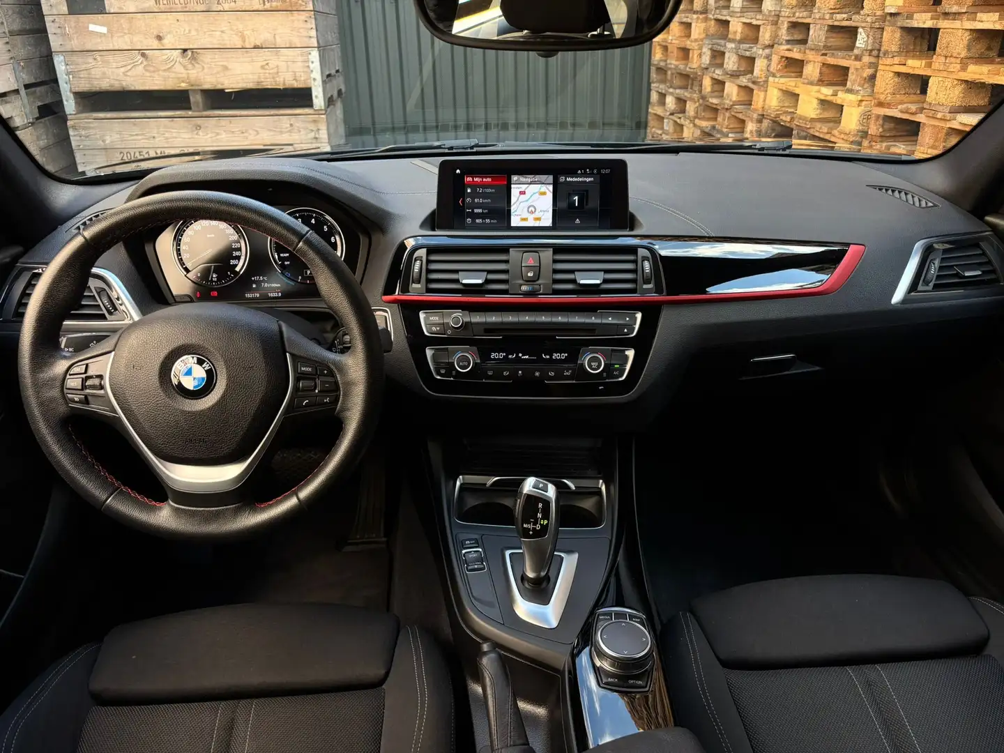 BMW 118 118i C.L. Executive | CARPLAY | NAP | BMW ONDERHDN Zwart - 2