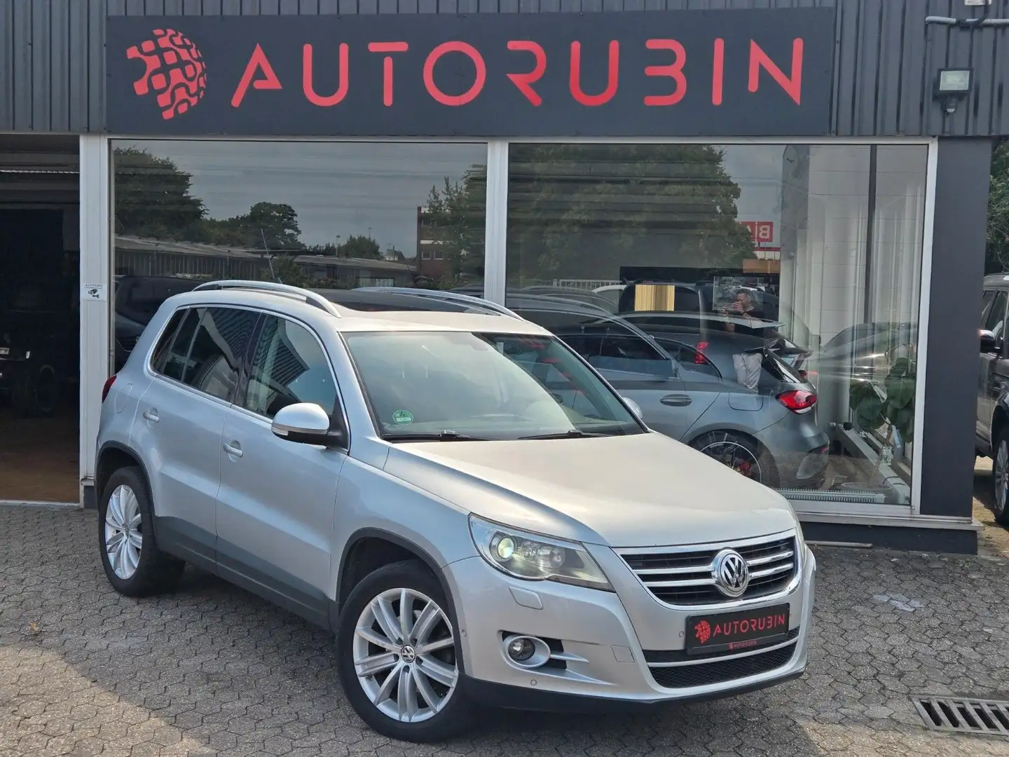 Volkswagen Tiguan Sport & Style 4Motion PANO/PDC/DSG Zilver - 1