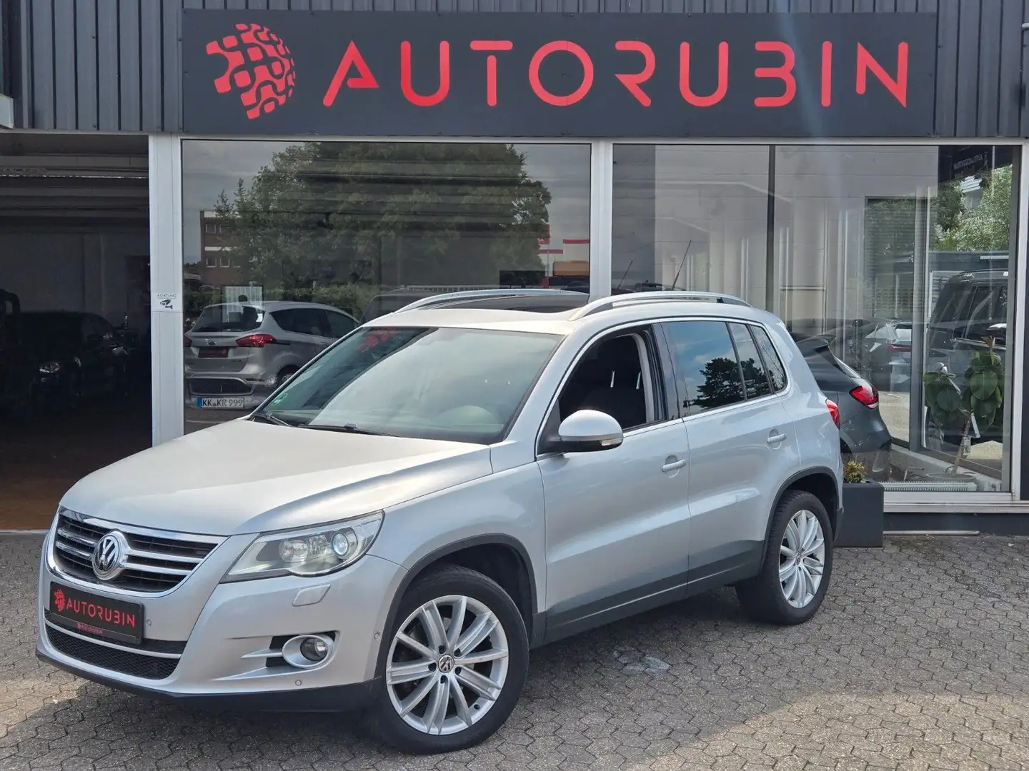 Volkswagen Tiguan Sport & Style 4Motion PANO/PDC/DSG Zilver - 2