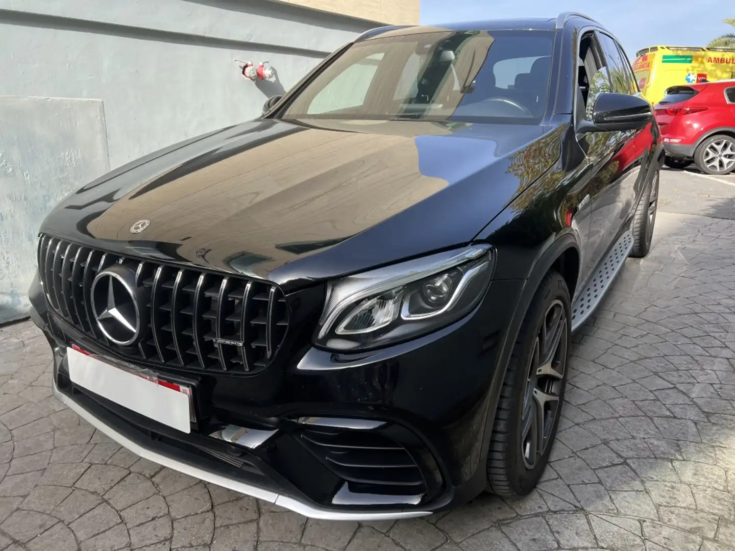 Mercedes-Benz GLC 63 AMG 4Matic+ Speedshift MCT 9G crna - 2