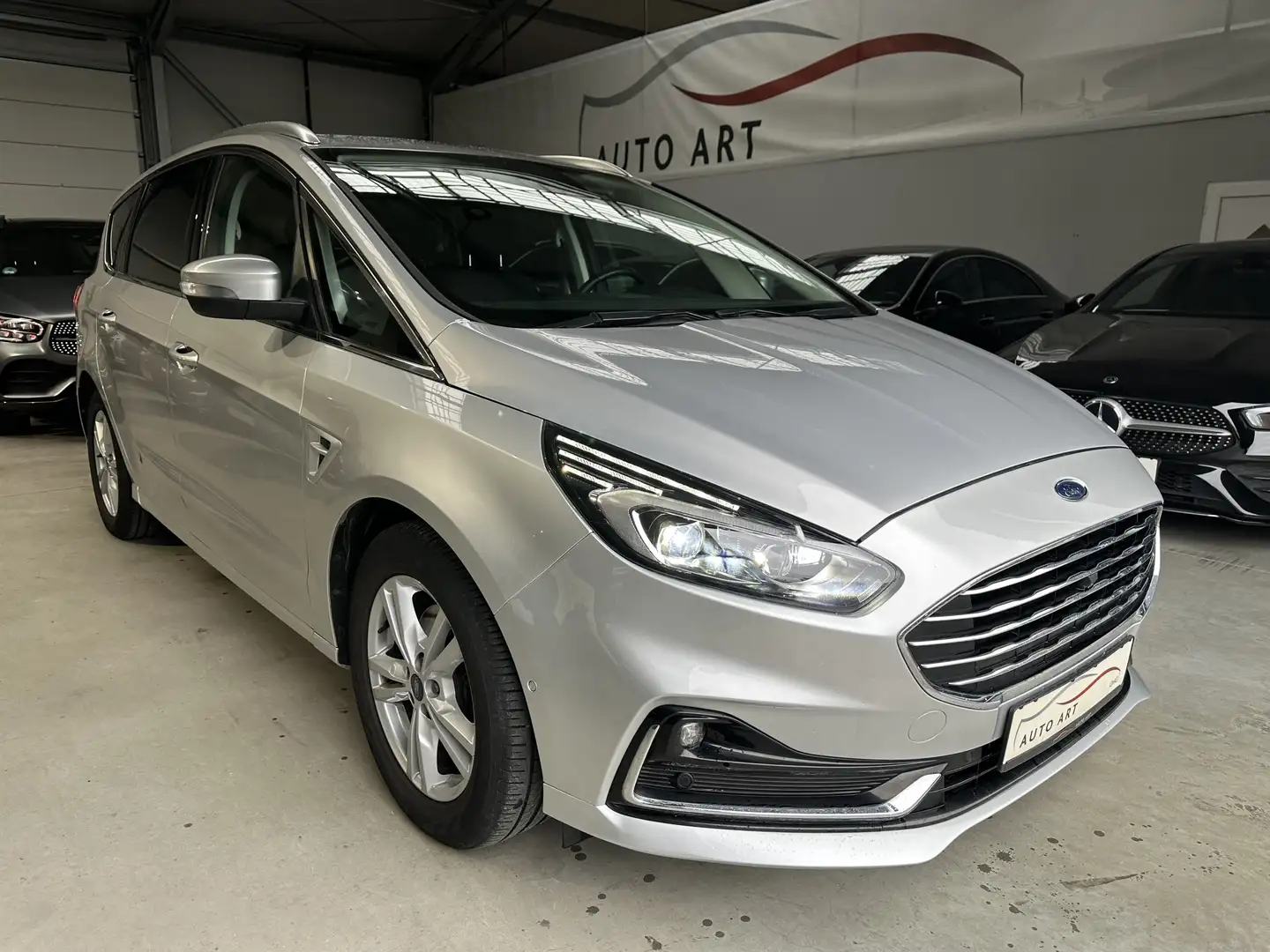 Ford S-Max Titanium 7 Sitzer Navi AHK LED SHZ Silber - 1