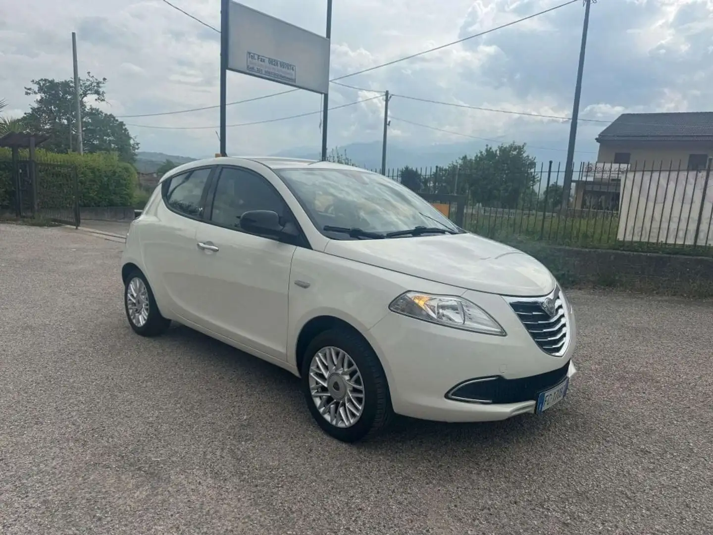 Lancia Ypsilon 1.2 8v S MomoDesign s Beige - 1