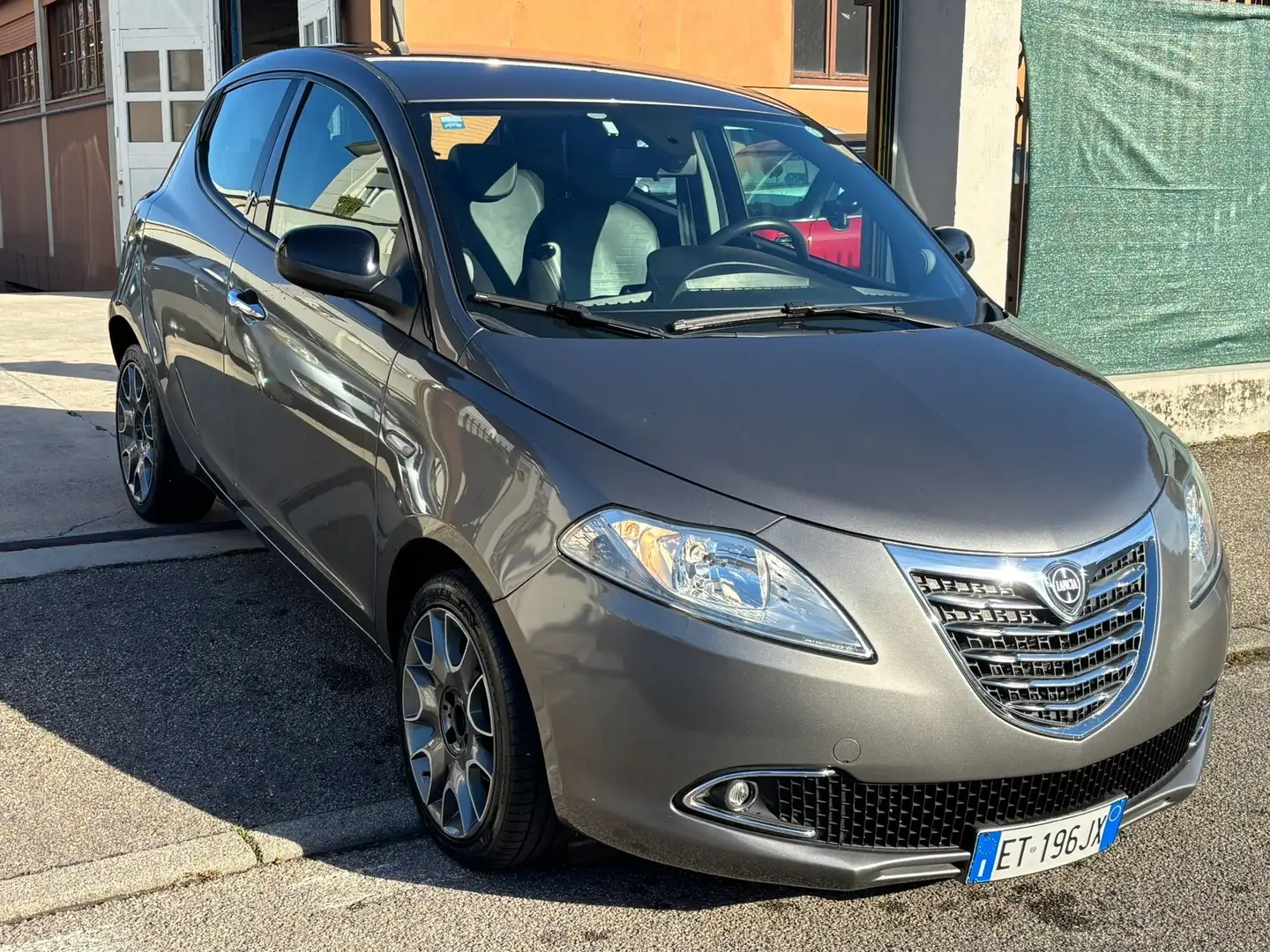 Lancia Ypsilon *PLATINUM*0.9*AUTOMATICA*BENZ*EURO 6* Gris - 1
