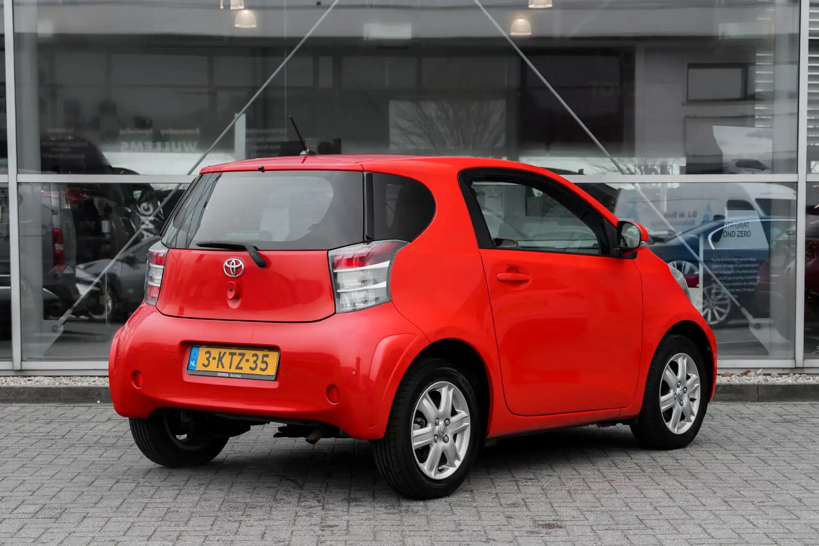 Toyota iQ 1.0 VVTi Comfort Braun - 2