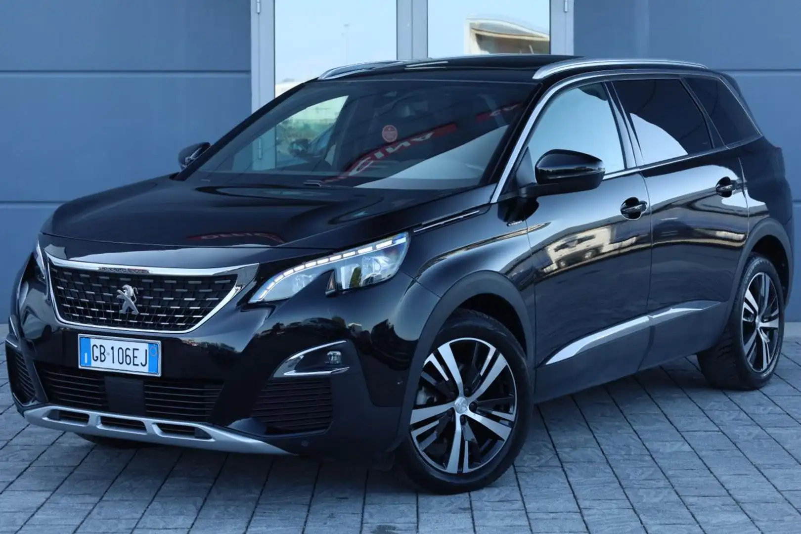 Peugeot 5008 PureTech 7 POSTI 130 S&S EAT8 GT Line Czarny - 2