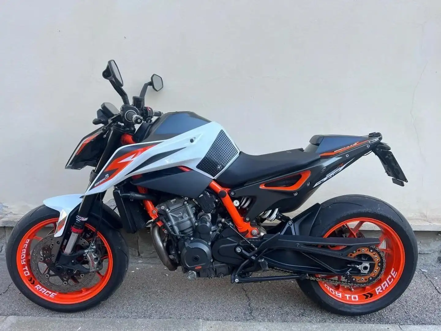 KTM 890 Duke R Blanc - 1