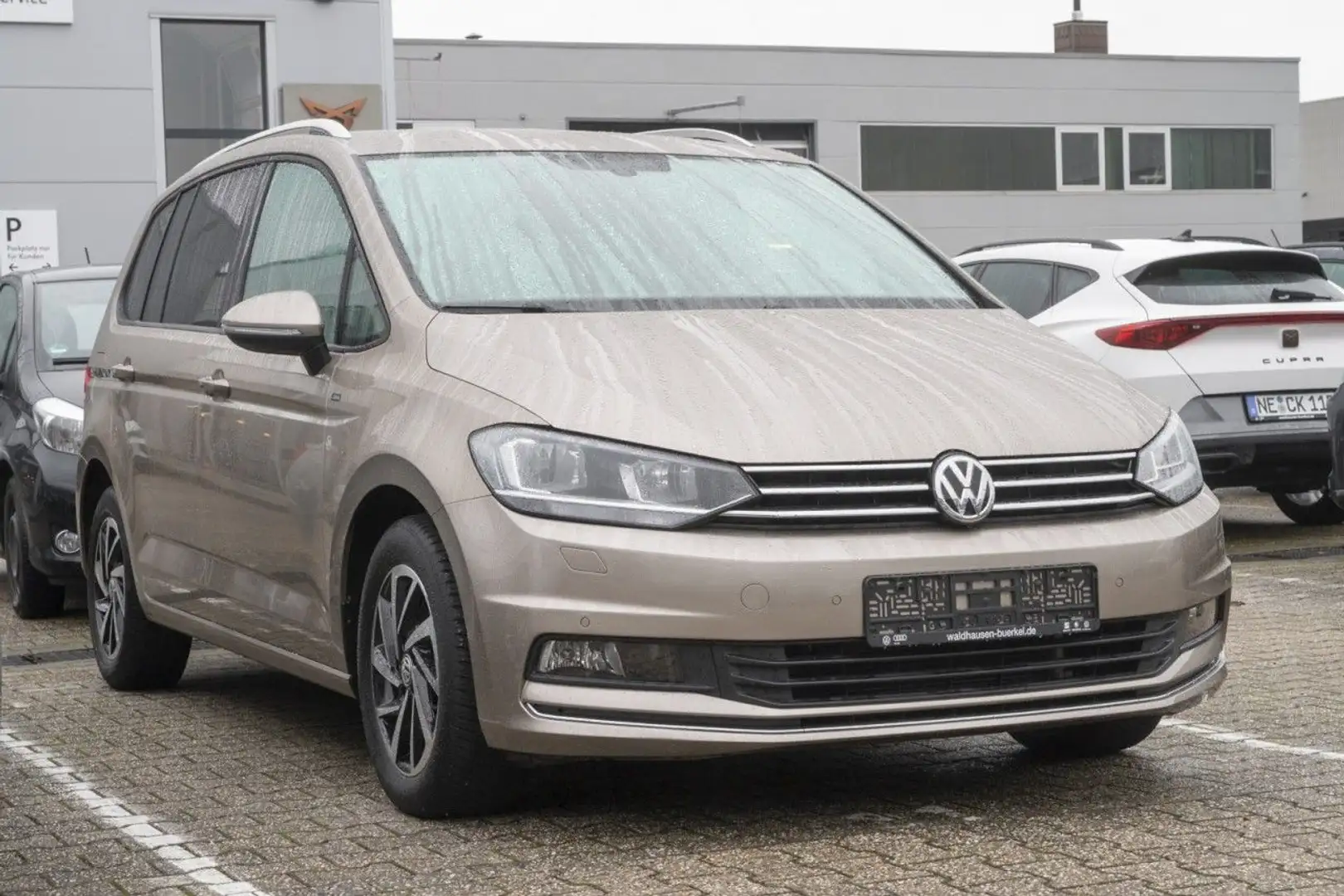 Volkswagen Touran 1.6 TDI Join+7Sitzer+AHK+Kamera Klima Beige - 2