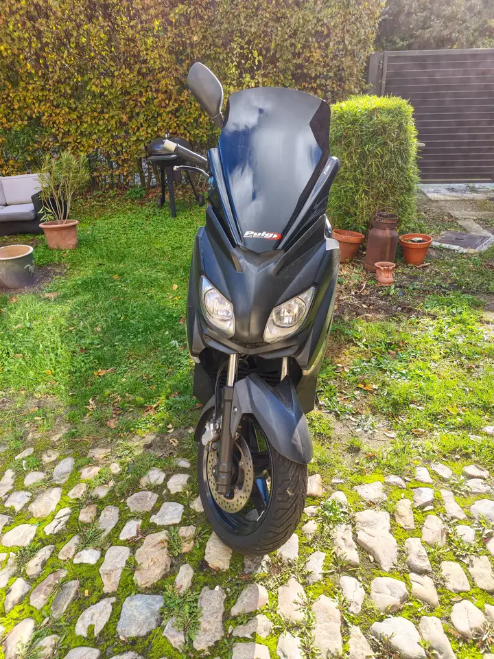 Yamaha X-Max 250
